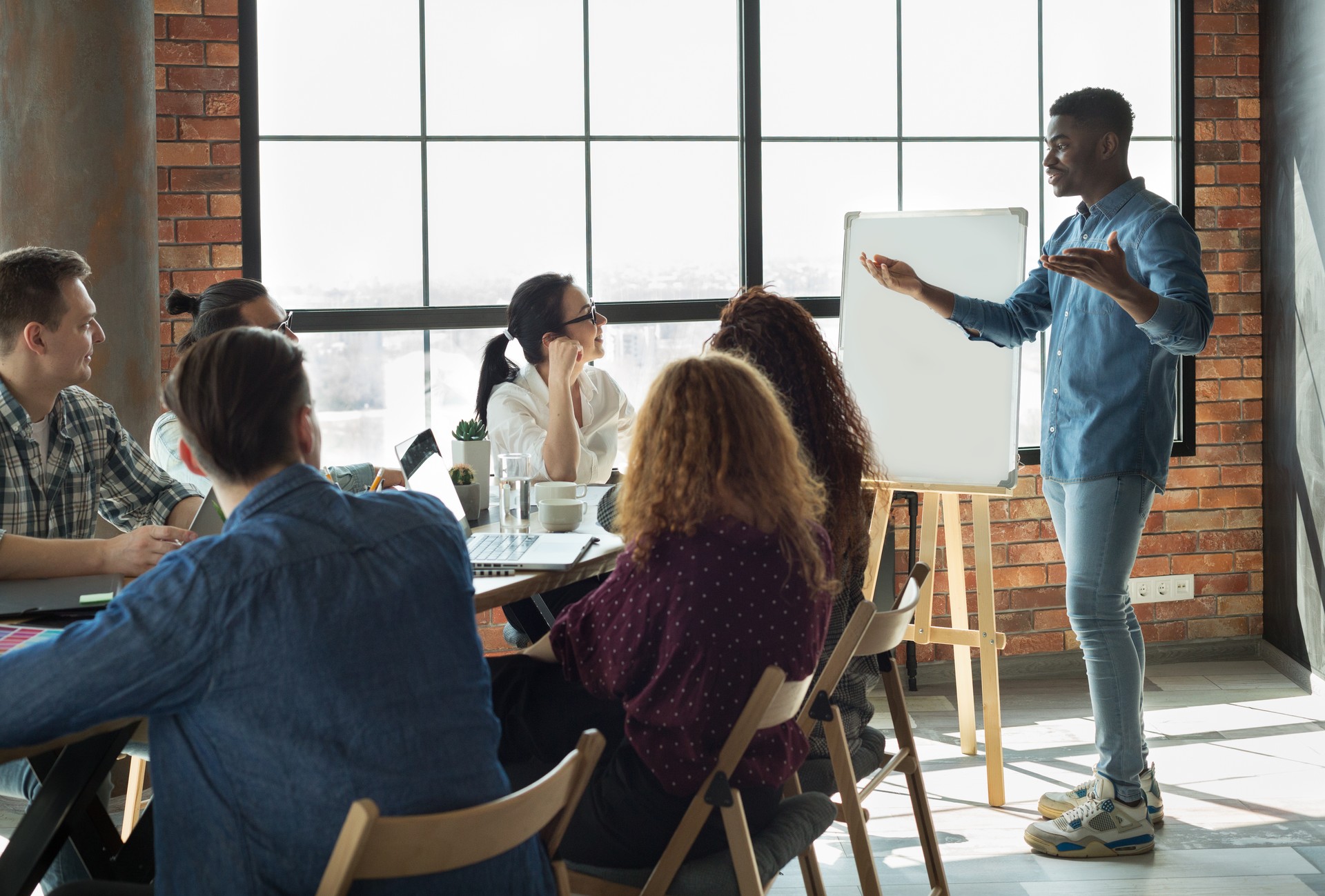 Apoio a programas de saúde comunitária + Webinários, Palestras e bate-papos presenciais. 